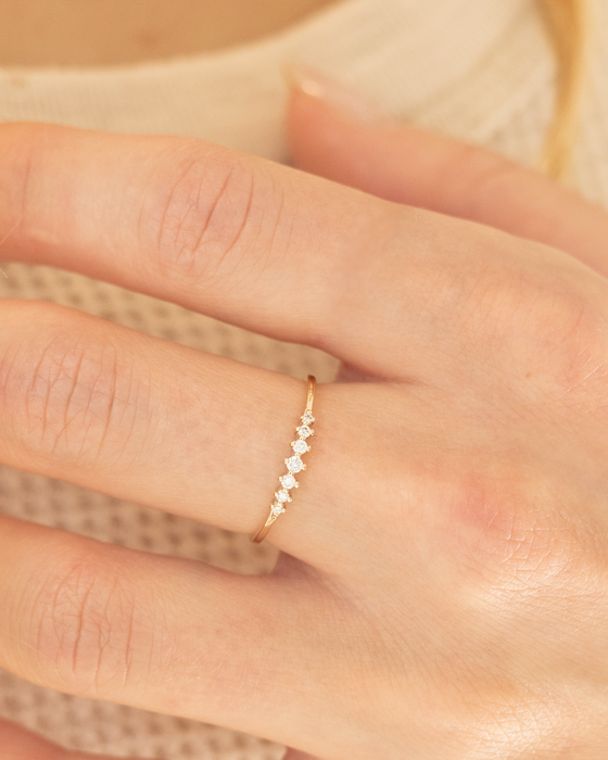 Graduated Diamond Band