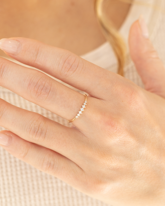 Graduated Diamond Band